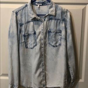 Women’s Large Maurices button down shirt